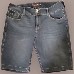 Bermuda Super Stretch High-Rise Shorts